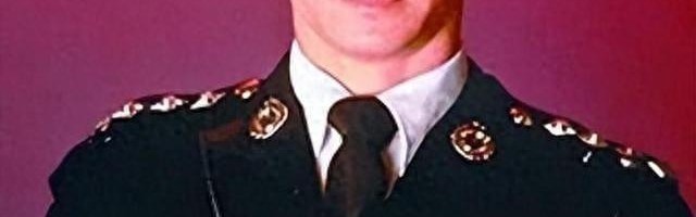 1988年他一张单程机票飞到香港，35年后以烧炭自尽的方式结束生命