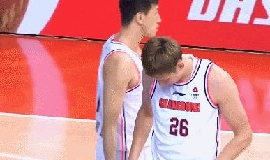 九游体育首页-“换周琦”响彻福建主场 广东男篮代罚球操作引争议